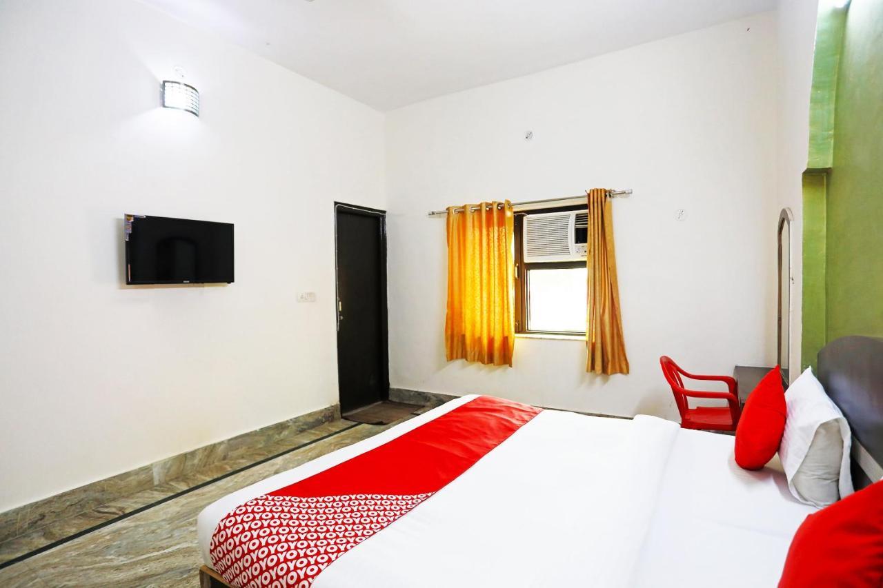 Hotel Oyo 30240 Shri Radha Palace Mathura Exterior foto
