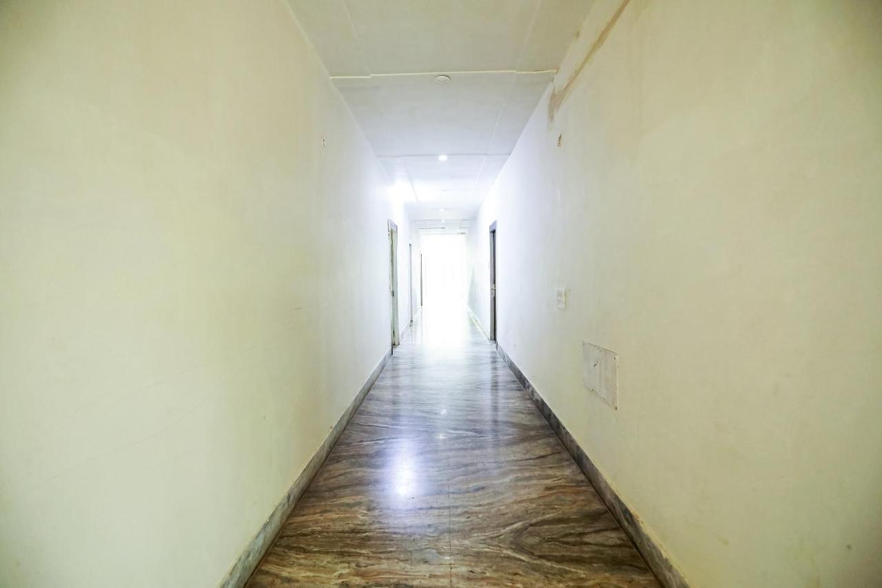 Hotel Oyo 30240 Shri Radha Palace Mathura Exterior foto