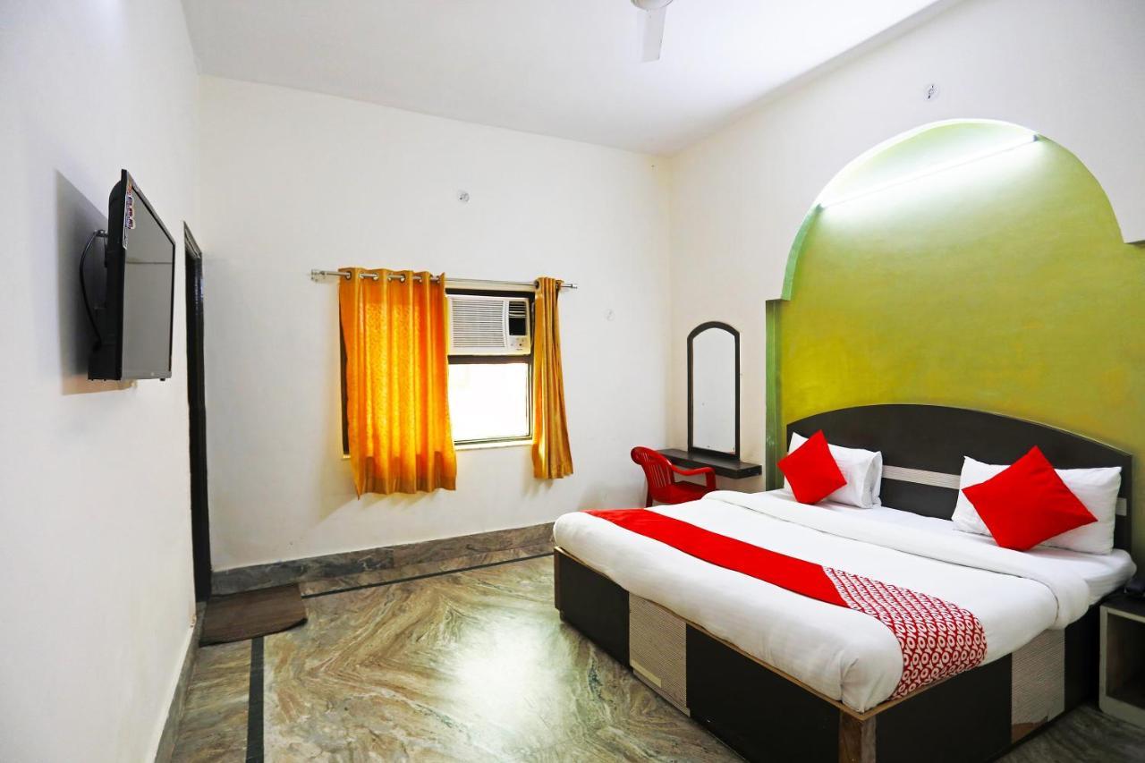 Hotel Oyo 30240 Shri Radha Palace Mathura Exterior foto